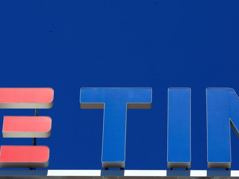 Telecom Italia Board Endorses $14.87 Billion Poste Italiane Takeover