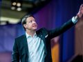 Verizon Replaces Lowell McAdam as Chief Executive